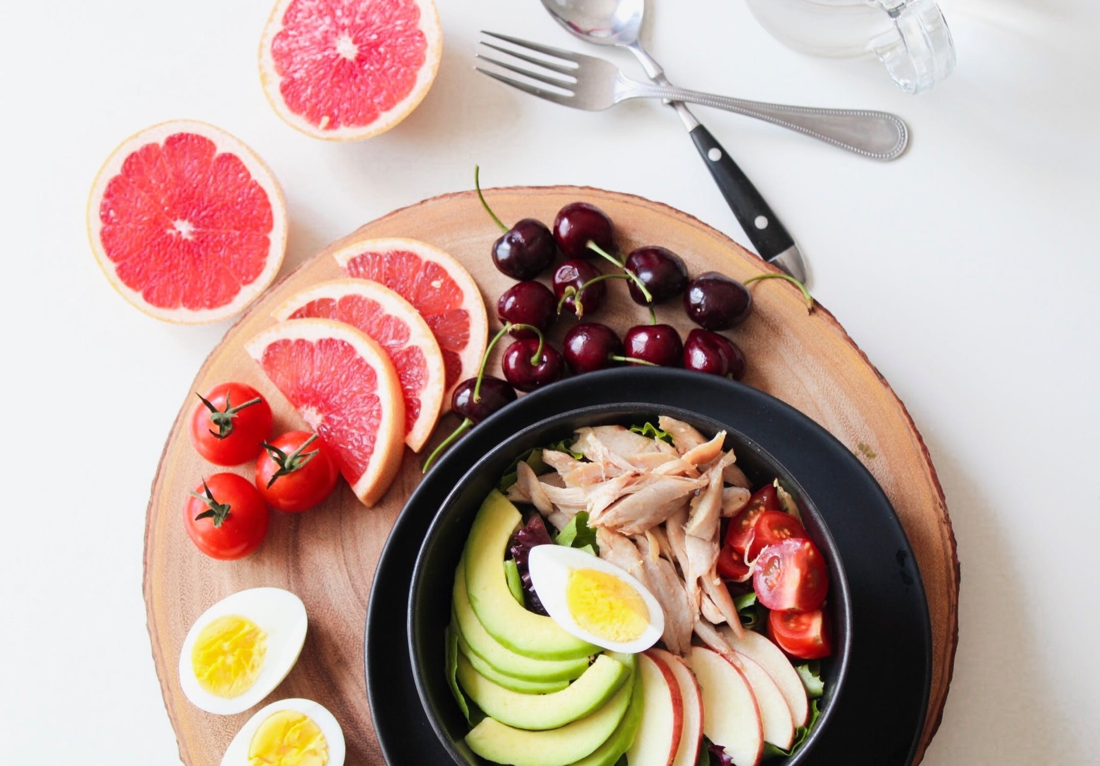 Frutas, legumes e verduras estão entre os alimentos liberados (Foto: Pexels)
