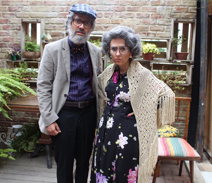 Gabriel Godoy e Tatá Werneck 'viram' casal de idosos em cena (Foto: Karen Fideles/Gshow)
