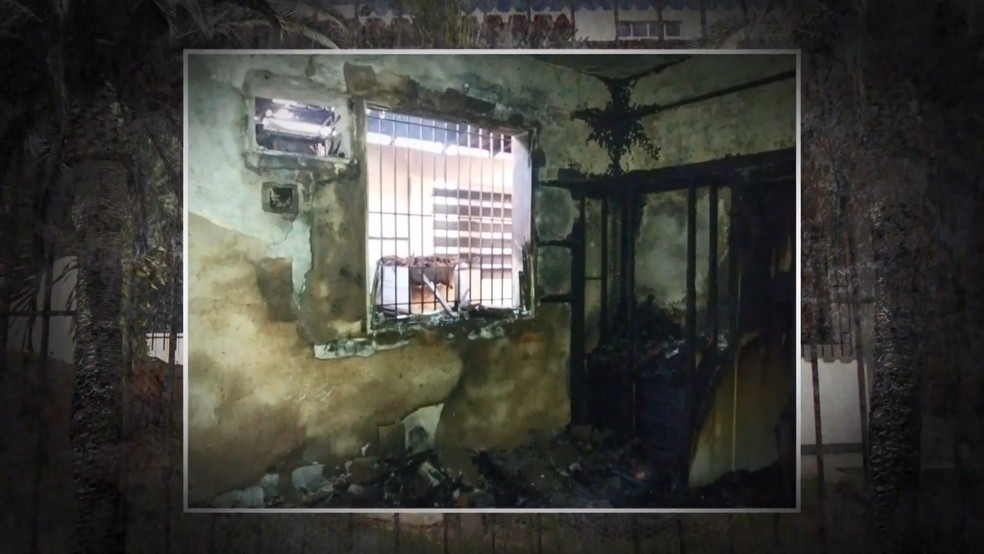 Irmãos foram carbonizados dentro do quarto da casa onde moravam em Linhares — Foto: Reprodução/TV Gazeta
