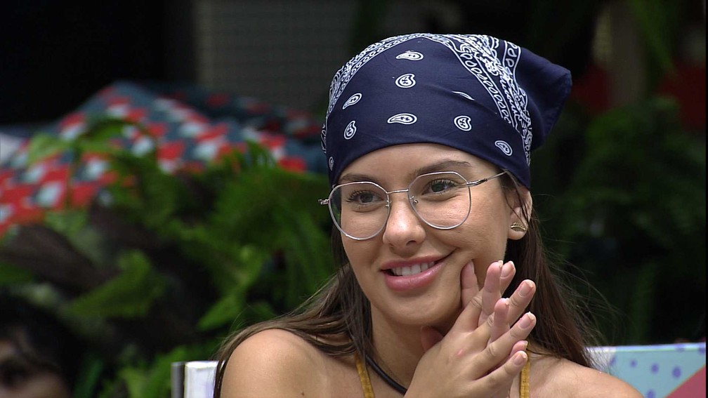 Na sala do BBB21, brothers se emocionam com o Presente do Anjo João Luiz — Foto: Globo