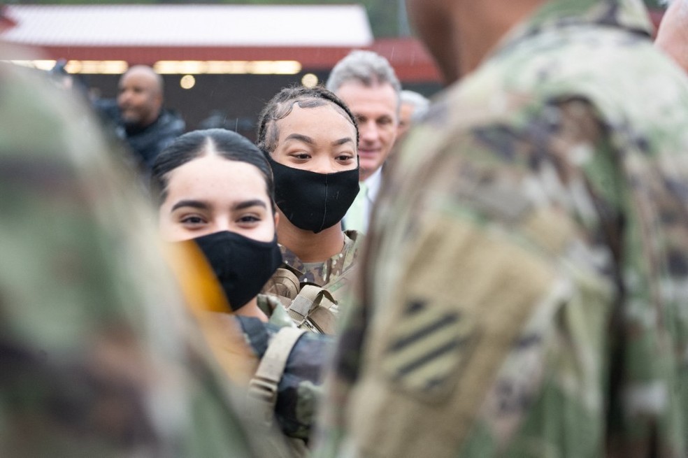 Soldados durante embarque nos EUA, em 11 de março de 2022 — Foto: Megan Varner / Getty Images via AFP