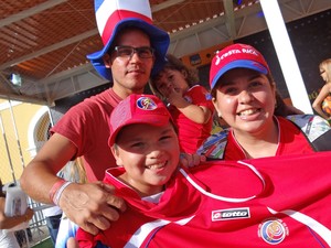 Torcida na Fan Fest Recife no jogo It&aacute;lia x Costa Rica (Foto: Luna Markman / G1)