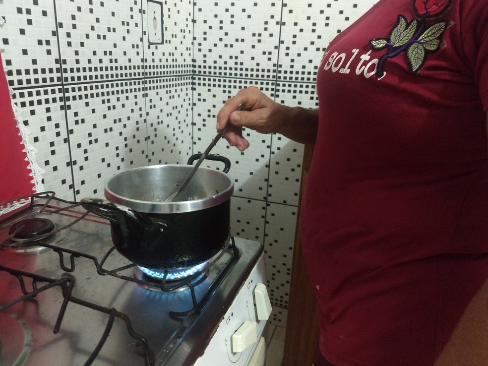 Preço do gás de cozinha chegou a R$ 132 no Acre após reajuste da Petrobras — Foto: Aline Nascimento/g1