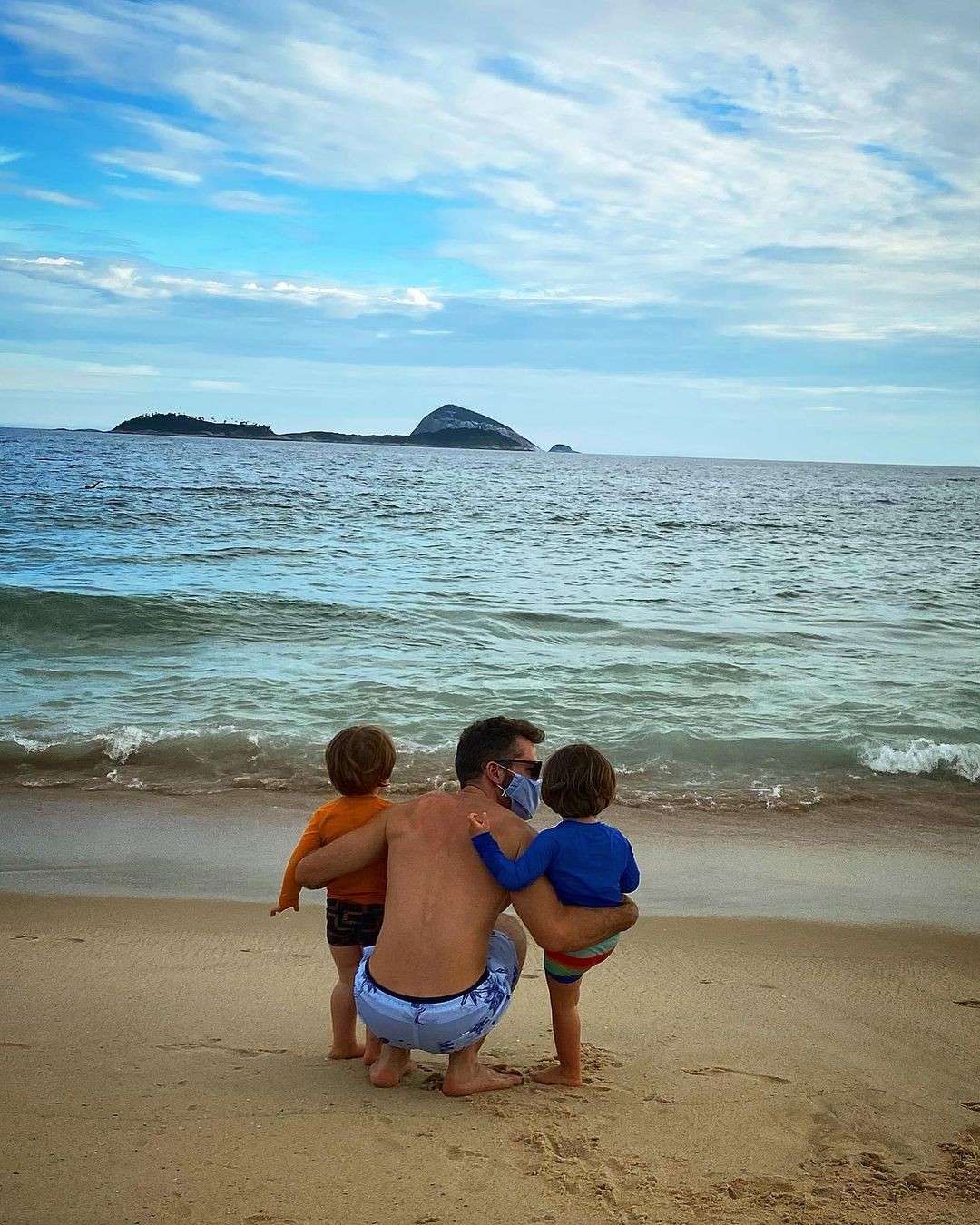 Thales Bretas com os filhos, Gael e Romeu (Foto: Reprodução/Instagram)