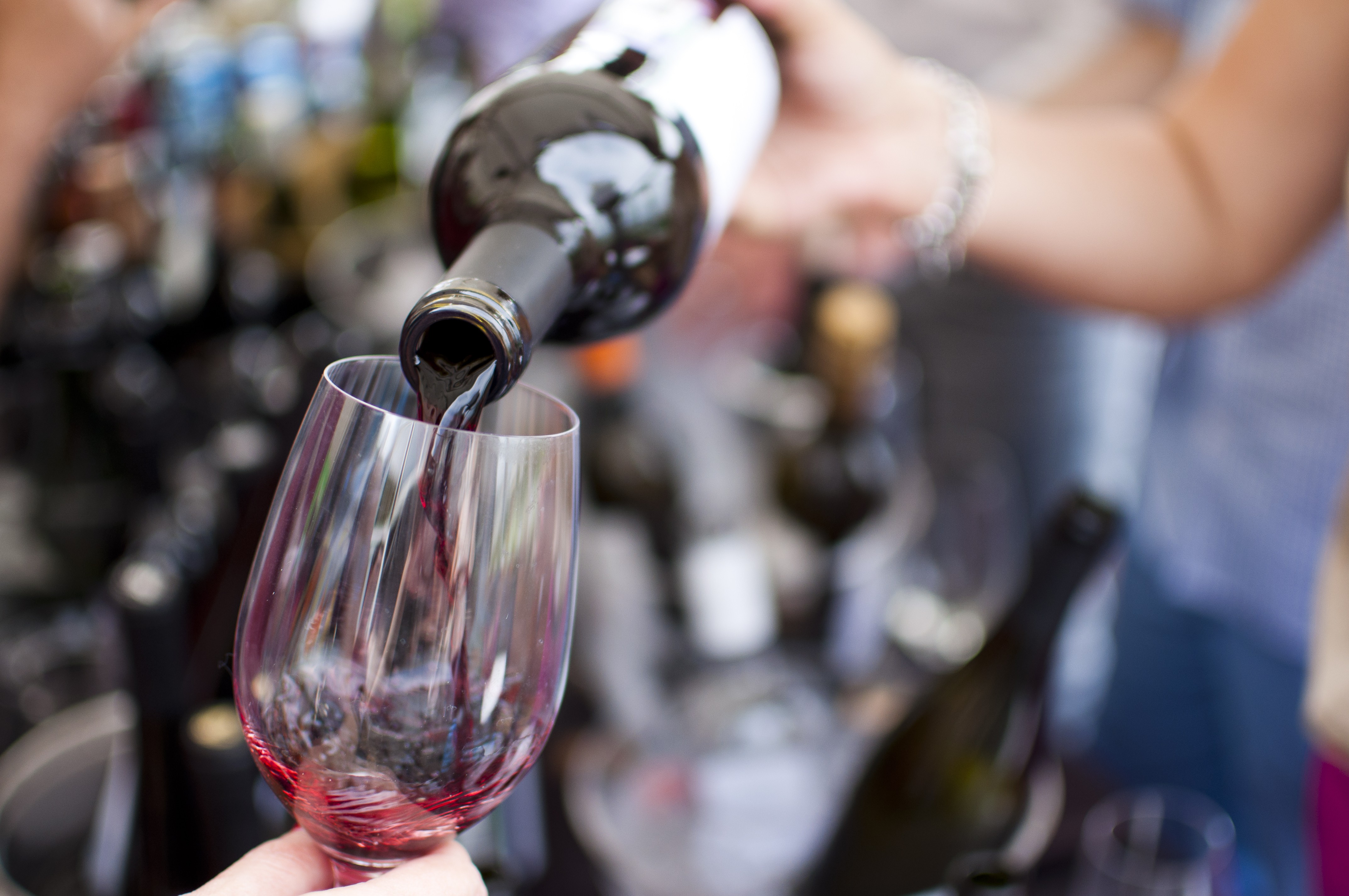Essa é a hora do amante de vinho terminar 2018 fazendo o bem (Foto: Getty Images)