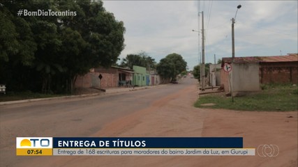 Moradores de bairro em Gurupi ganham titulos de propriedades