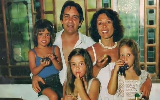 Bel Kutner Relebra Foto Antiga Ao Lado Dos Pais Dina Sfat E Paulo Jose Revista Marie Claire Celebridades