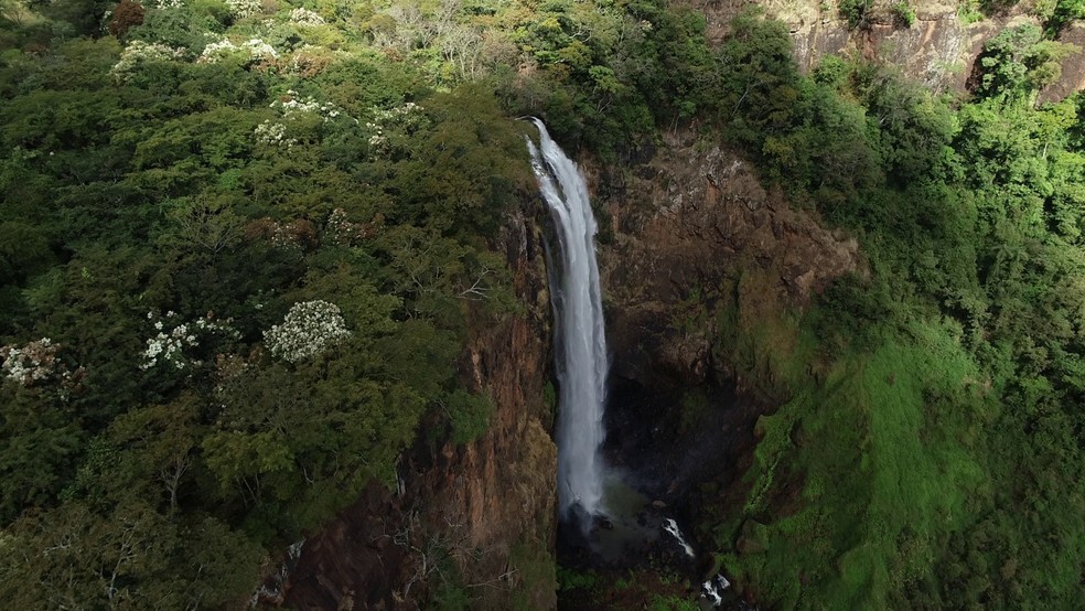 A equipe da expedição sugere que a atual “Cascata Grande” seja rebatizada para “Salto de Pedregulho” — Foto: Marcelo Moraes