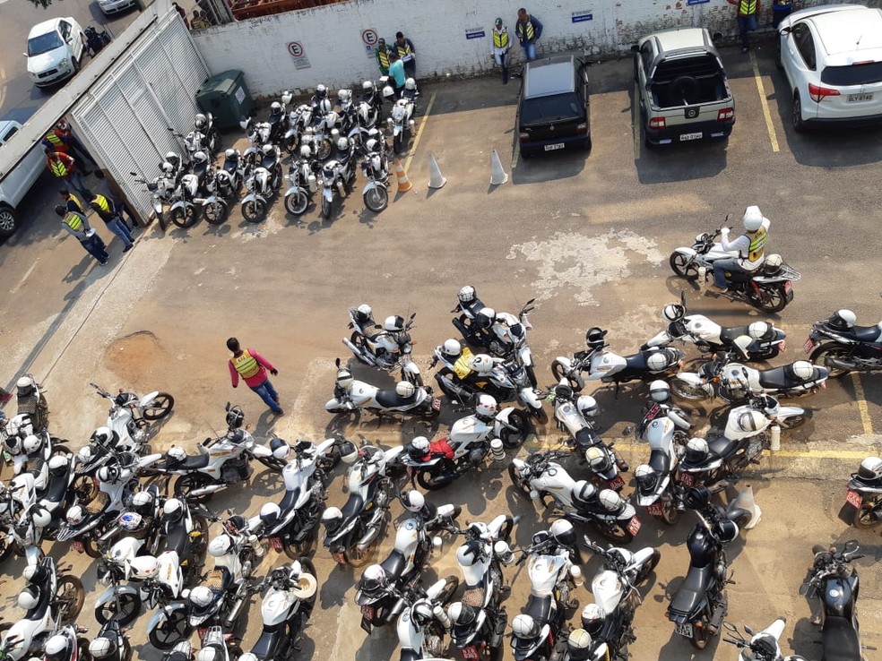 Grupo pede mudança da lei que obriga uso do mototaxémtro — Foto: Victor Augusto/CMRB