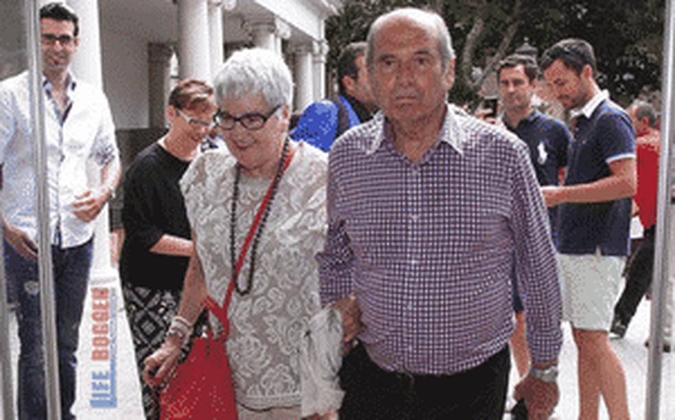 Dona Dolors e Seu Valentí, mãe e pai de Guardiola, em foto de arquivo de meados da década de 2010 — Foto: Lifebogger.com
