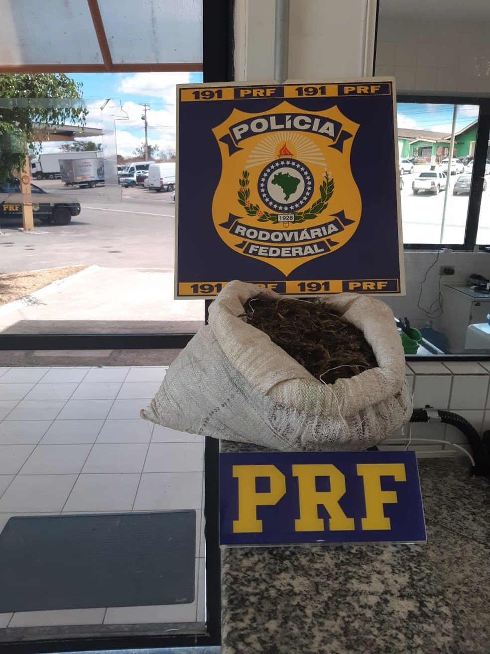 Droga apreendida pela PRF em São Caetano — Foto: Polícia Rodoviária Federal/Divulgação