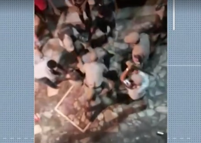Resultado de imagem para Ex-vereador denuncia agressÃ£o de PMs durante festa na Bahia; vÃ­deo mostra aÃ§Ã£o