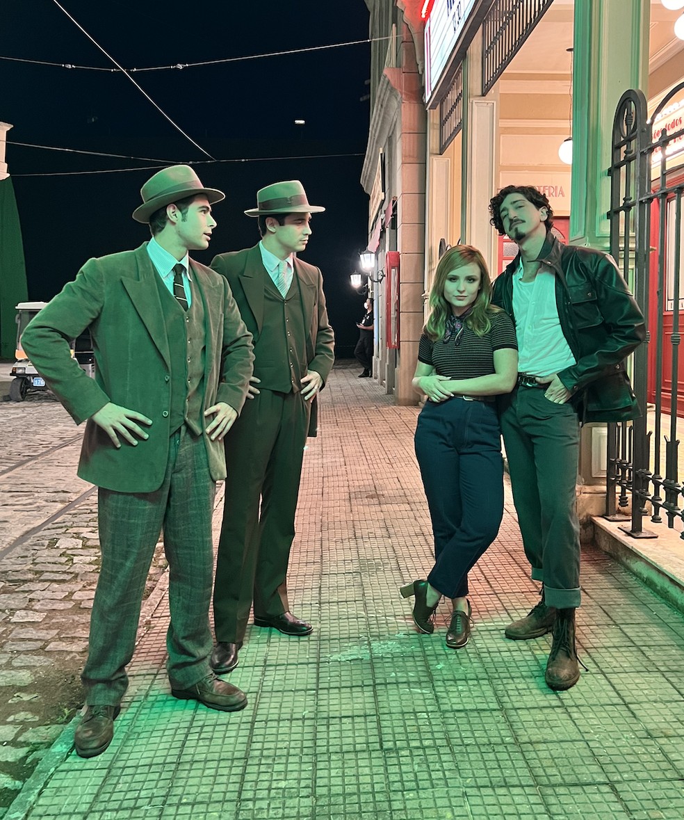 Rafael Vitti, Danilo Mesquita, Larissa Manoela e Johnny Massaro em 'Além da Ilusão' — Foto: Arquivo Pessoal