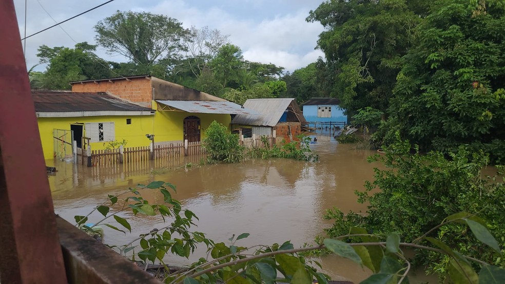 Cerca de 30 bairros de Rio Branco estão afetados após forte chuva — Foto: Dayane Leite/Rede Amazônica