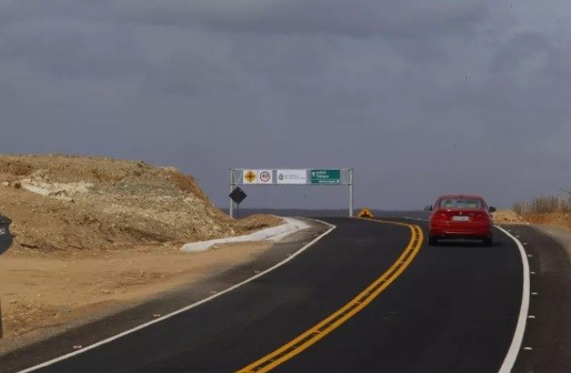 Governadora autoriza construção de nova delegacia, terminal rodoviário e pavimentação de estrada em Paracuru, no Ceará