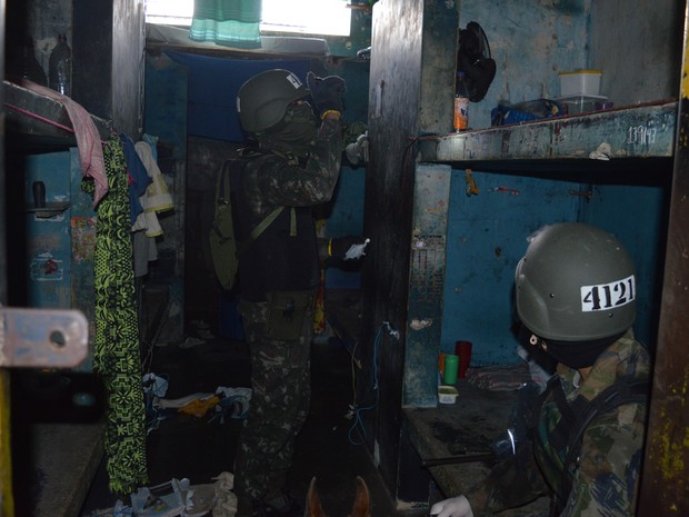 Exército atuou dentro da penitenciária para recolher produtos ilegais (Foto: Exército/divulgação)
