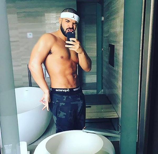 O rapper Drake antes de ter a tatuagem de coruja instalada em seu peito (Foto: Instagram)