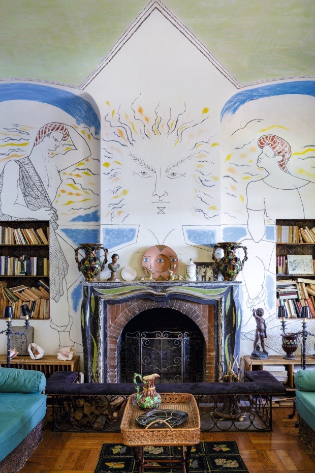 Casa na Riviera Francesa preserva desenhos de Jean Cocteau nas paredes (Foto: Filippo Bamberghi)