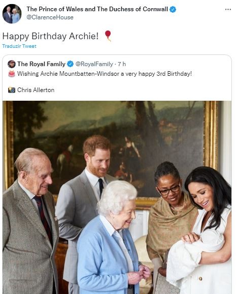 Príncipe Charles e Camila Parker Bowles repostaram tweet da conta oficial da família (Foto: Reprodução / Twitter)