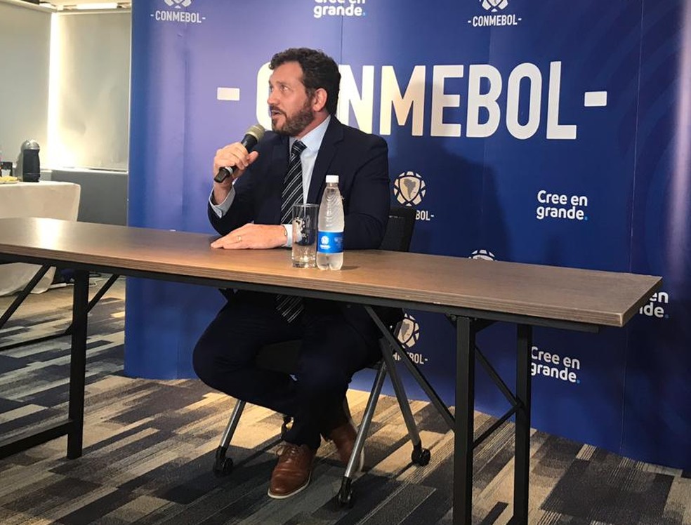 Alejandro Domínguez em entrevista coletiva na Conmebol — Foto: Martín Fernandez