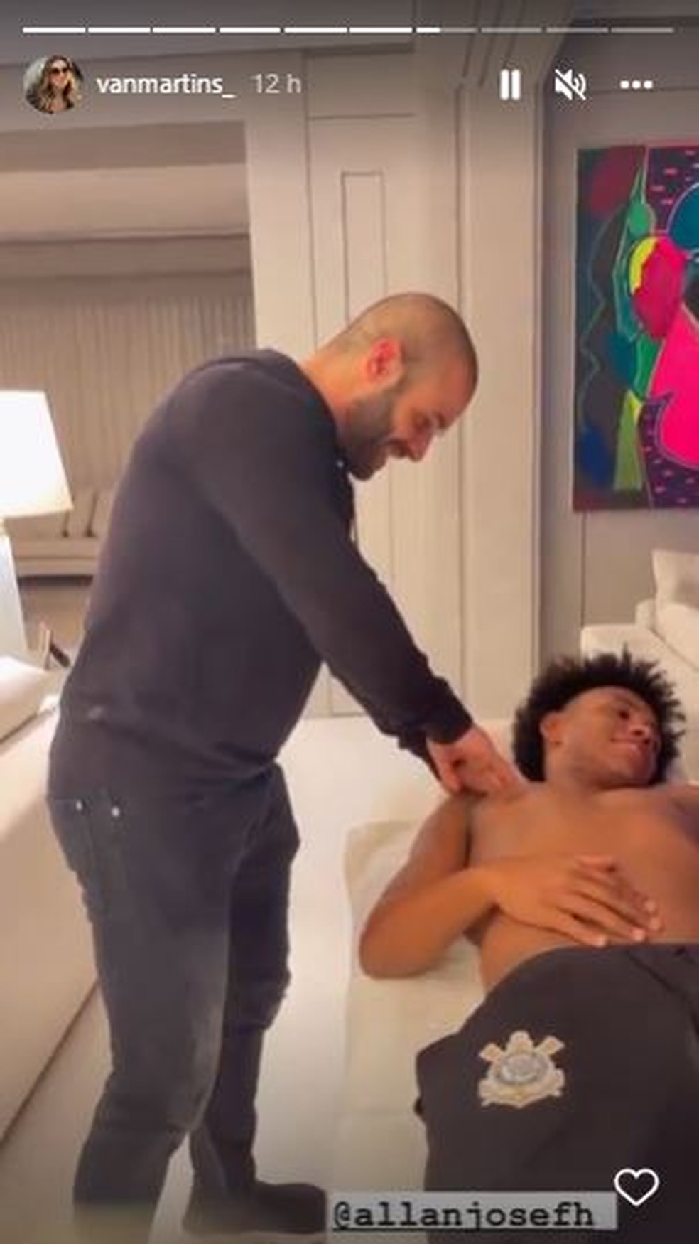 Willian começa tratamento no ombro horas após Corinthians x Boca Juniors — Foto: Reprodução