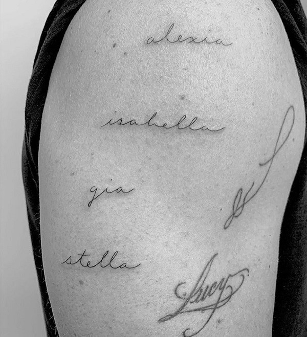 O rabisco de Heath Ledger tatuado no braço de Matt Damon (Foto: Instagram)