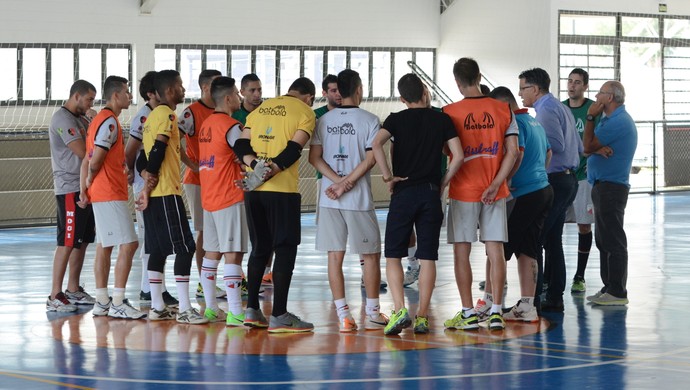 Treino Grêmio Mogiano Futsal (Foto: Cairo Oliveira)
