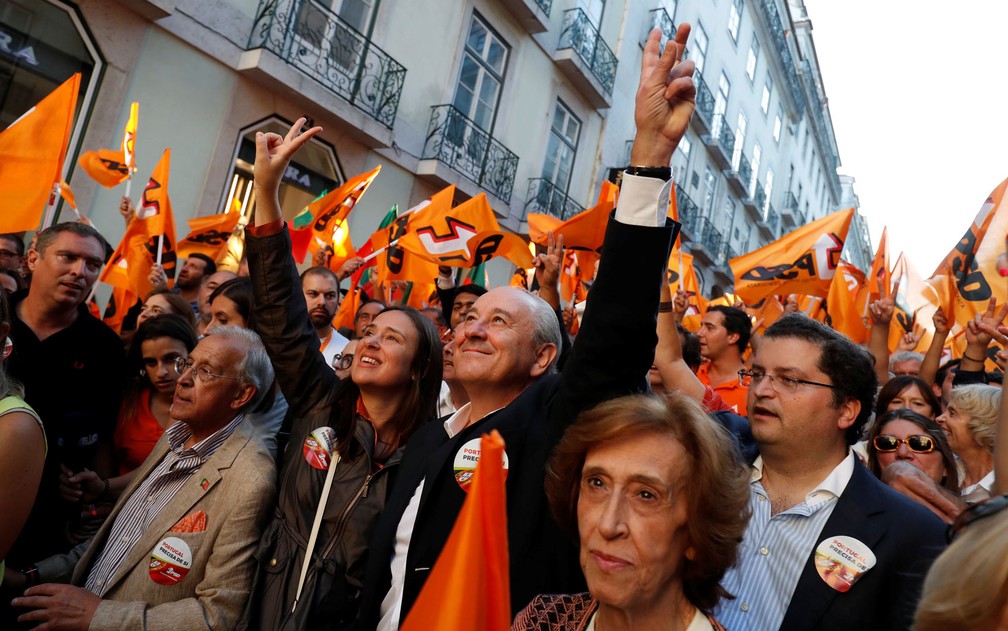 Partido Socialista é favorito e deve