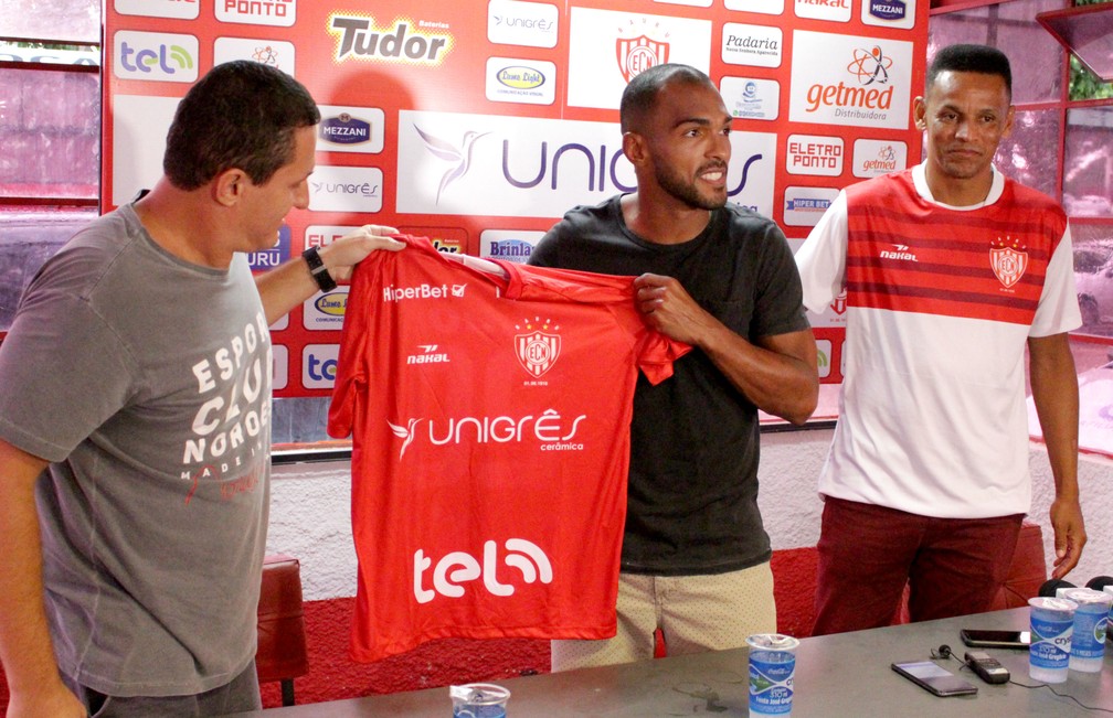 Com planos de jogar até os 40, Richarlyson é apresentado para defender time da 3ª divisão de SP