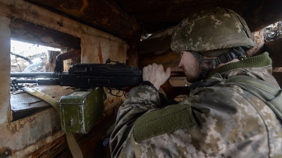 Nas últimas horas, várias países anunciaram remessas de armamentos para o Exército ucraniano (Foto: Reuters)