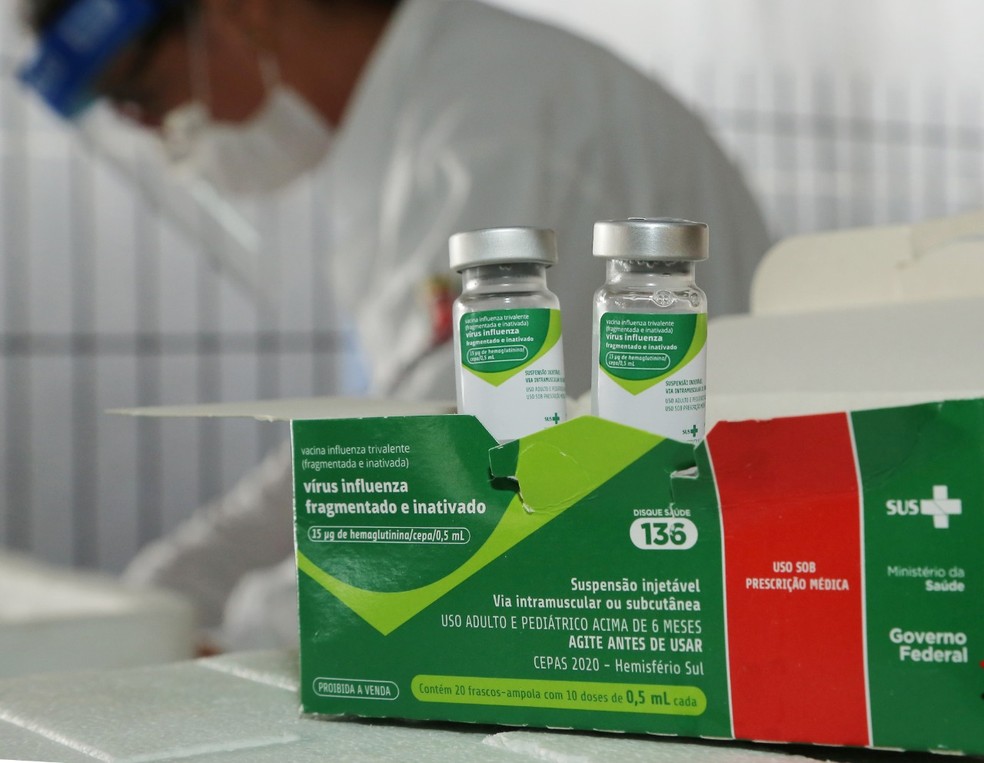 Terceira fase da vacinação contra a gripe começa na segunda-feira (11) em Curitiba — Foto: Giuliano Gomes/PRPress