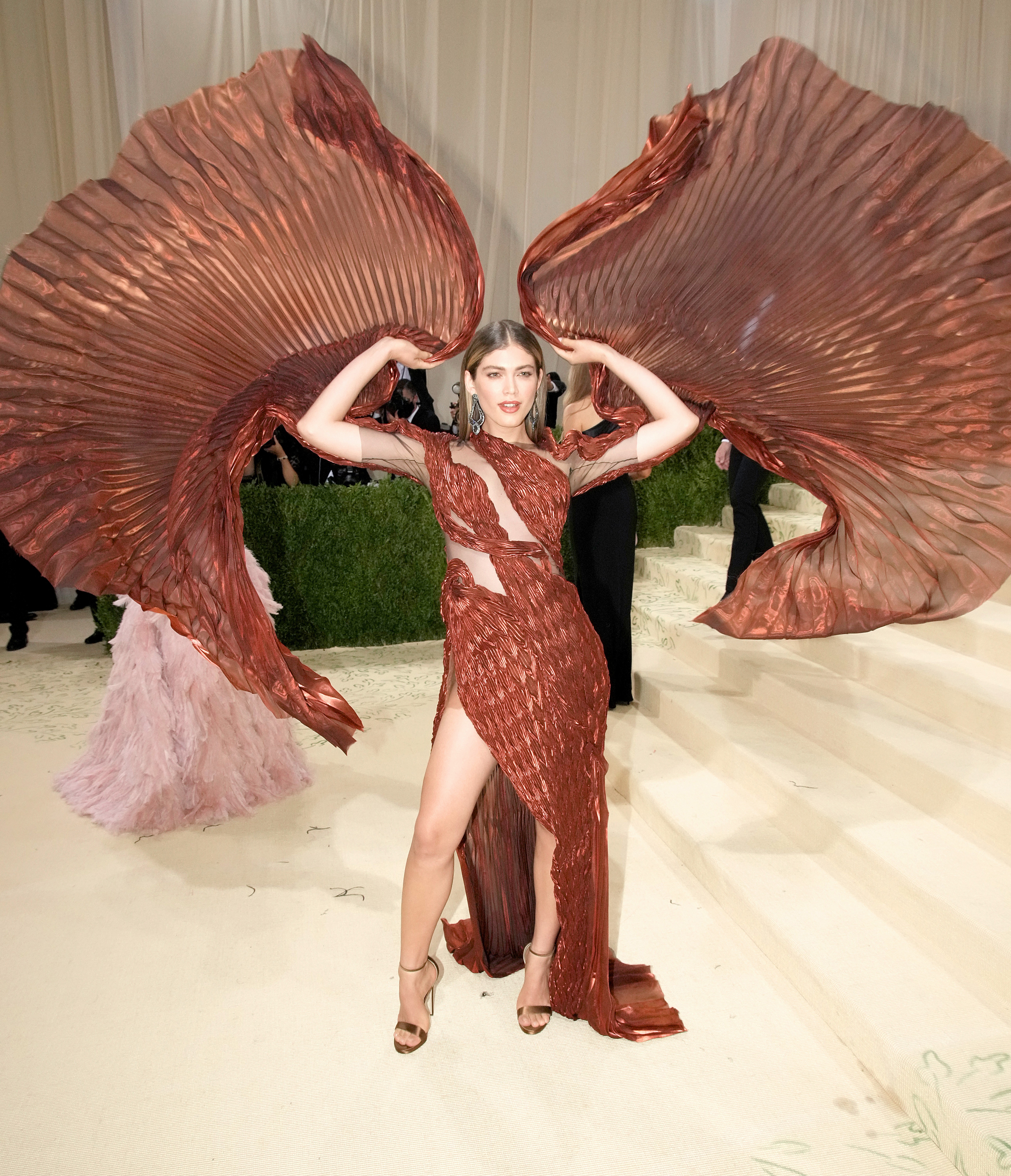 NEW YORK, NEW YORK - SEPTEMBER 13: Valentina Sampaio attends The 2021 Met Gala Celebrating In America: A Lexicon Of Fashion at Metropolitan Museum of Art on September 13, 2021 in New York City. (Photo by Jeff Kravitz/FilmMagic) (Foto: FilmMagic)