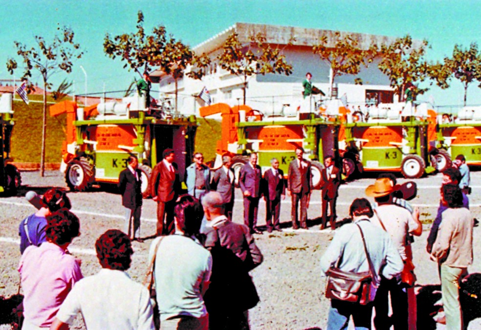 Jacto foi pioneira ao lanÃ§ar a colhedora de cafÃ© K3, em 1979 â Foto: Jacto AgrÃ­cola/DivulgaÃ§Ã£o