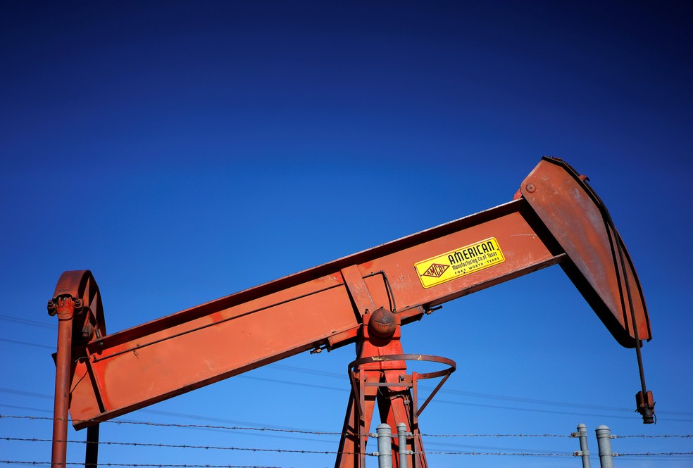 Poço de petróleo perto de Denver, Colorado, EUA. — Foto: Reuters