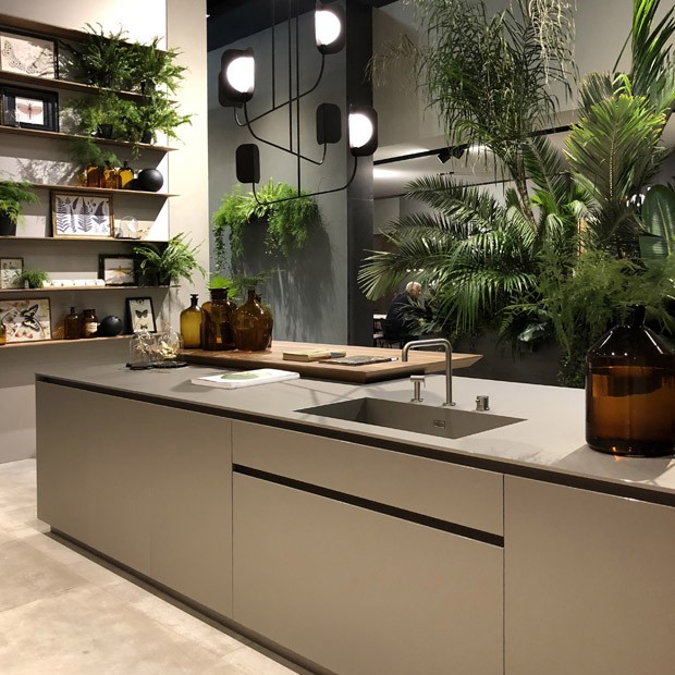 Milão 2018: cozinhas conectadas, mas com toque natural, são tendência (Foto: Adriana Frattini)