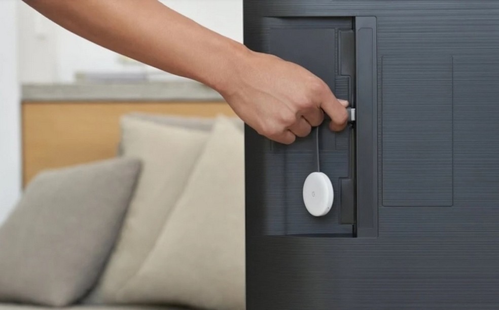 Oferta variada de interfaces garante versatilidade ao televisor — Foto: Divulgação/Google