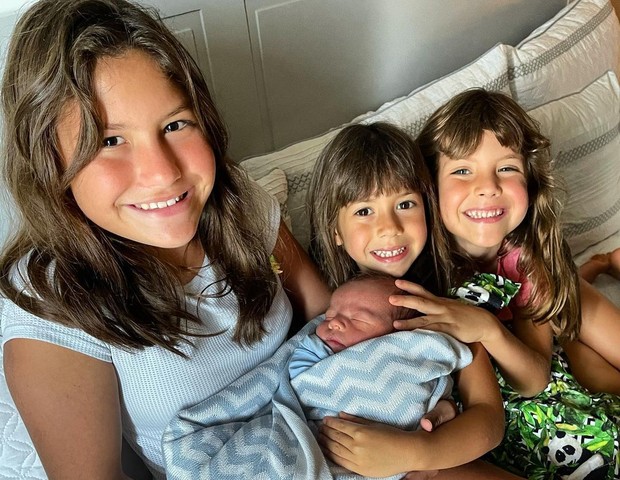 Malvino Salvador mostra quatro filhos reunidos (Foto: Reprodução/Instagram)
