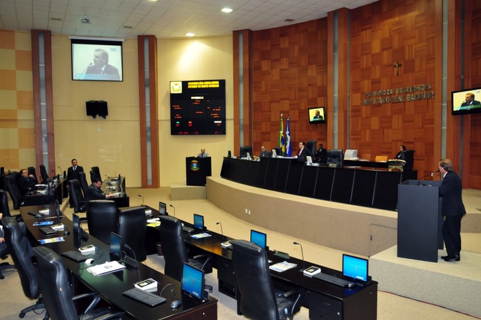 Constantemente, segundo Botelho, sessões são suspensas por falta de quórum — Foto: Maurício Barbant/ALMT