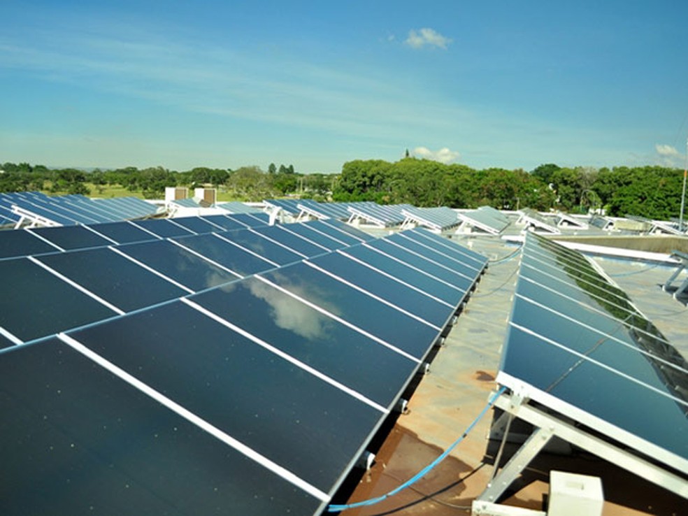 Painéis fotovoltaicos na cobertura da Embaixada da Itália em Brasília — Foto: Embaixada da Itália/Divulgação
