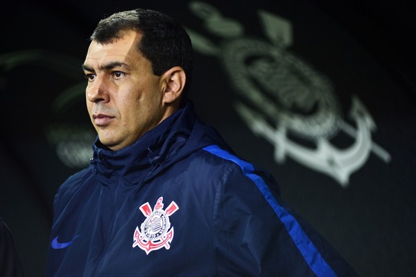 Carille é liberado do treino do Corinthians após morte do sogro