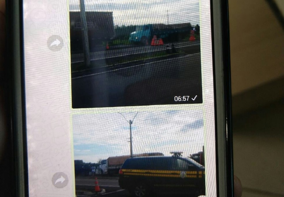 Caminhoneiro enviou fotos e áudio para grupo de WhatsApp alertando sobre fiscalização; ato é considerado crime (Foto: PRF/Divulgação)