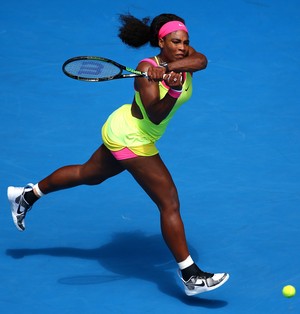 Serena Williams teve dificuldades no primeiro set da partida (Foto: Getty Images)