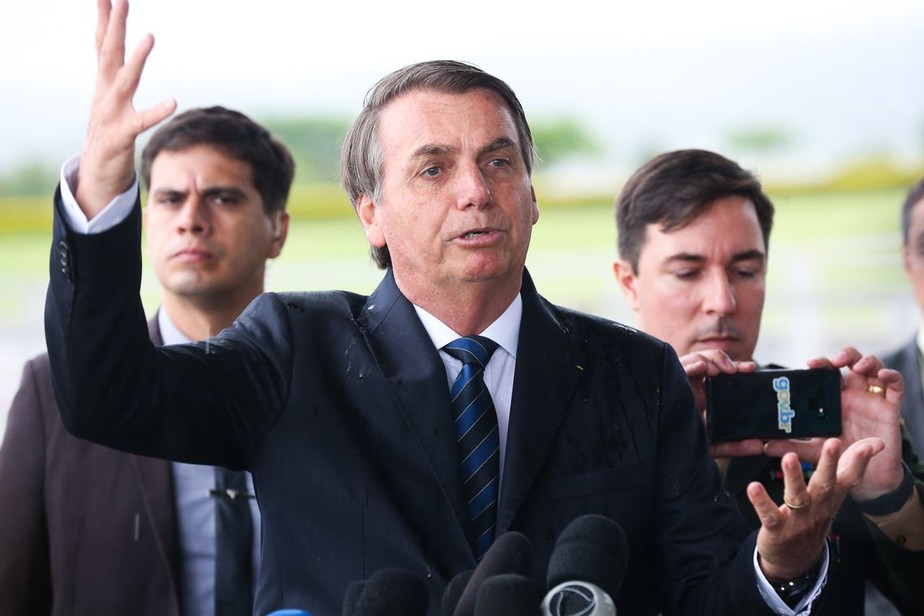 No Twitter, Bolsonaro critica pedido do Podemos contra mudança no cheque especial