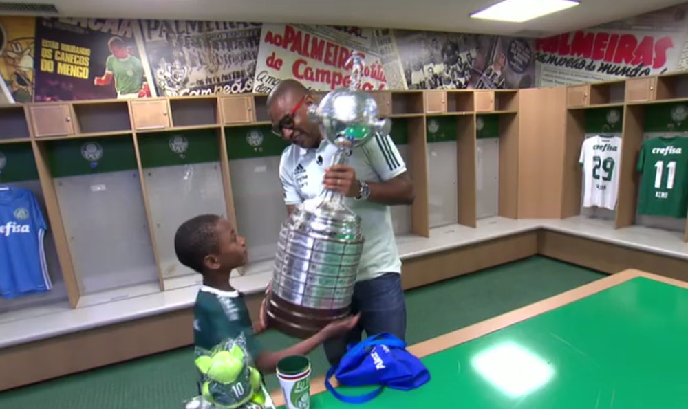 Conheça o torcedor mirim que fugiu de casa para ver o Palmeiras no Pacaembu
