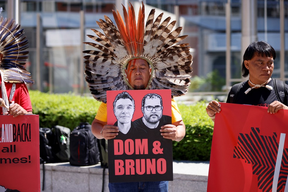 Manifestação em Bruxelas pede apoio ao projeto que visa regulamentar produtos provenientes de desmatamento — Foto: REUTERS