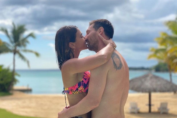 Messi e esposa em clique romântico (Foto: Instagram/Reprodução)