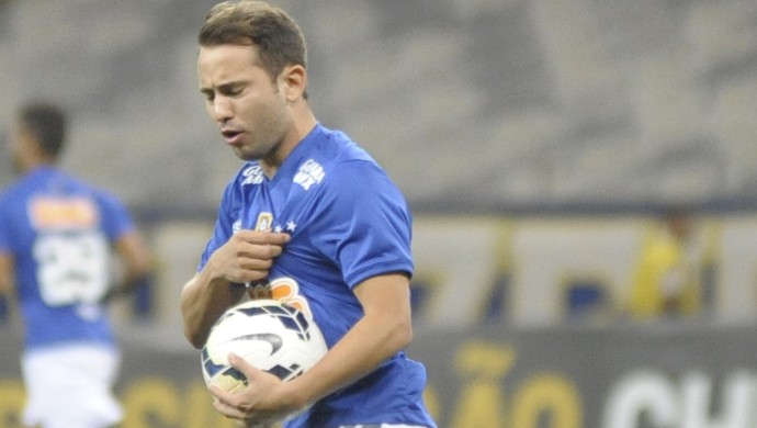 Éverton Ribeiro valoriza “esforço para volta” da Seleção e vitória em casa