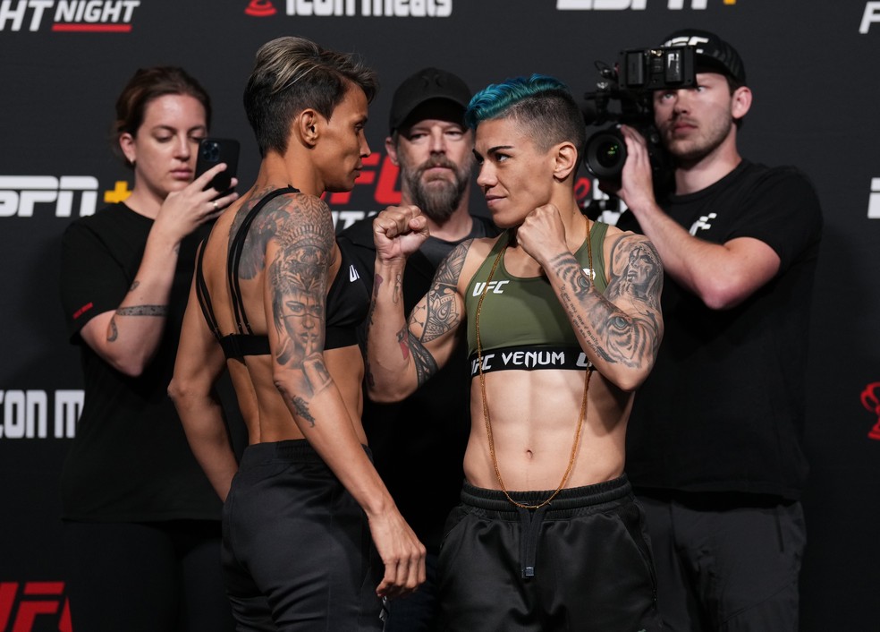 Amanda Lemos e Jessica Bate-Estaca fizeram encarada respeitosa — Foto: Chris Unger/Zuffa LLC