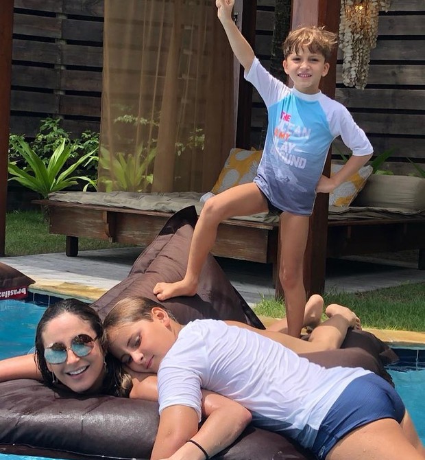 Claudia com os filhos mais velhos, Davi e Rafael (Foto: Reprodução Instagram)