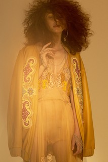 Com styling de Dani Ueda e beleza de Amanda Schon, a modelo Gabriela Nunes posa para a campanha de verão 2014 de Helô Rocha (Foto: Rafael Pavarotti)